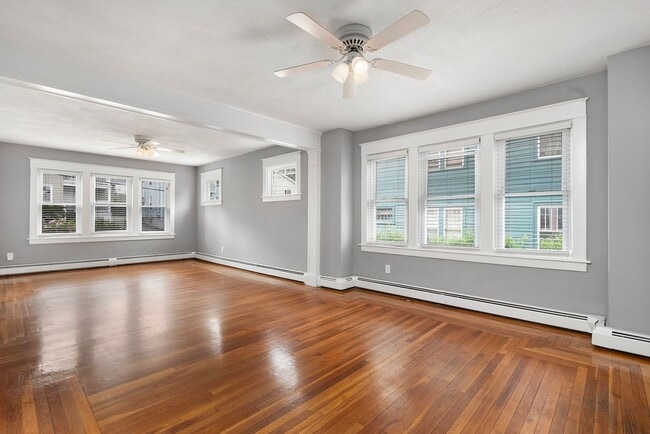 Building Photo - 84 Rochambeau Ave