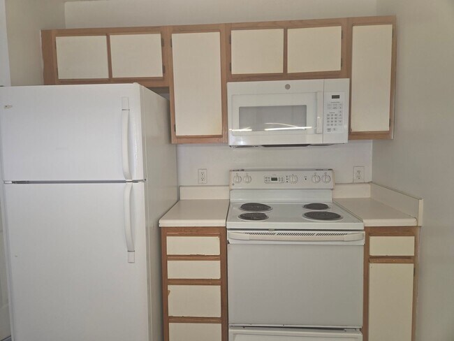 Building Photo - 1440 Collegiate Cir