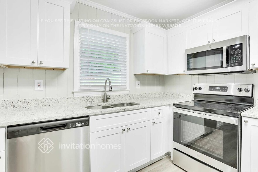 Building Photo - 2550 Greenwood Cir