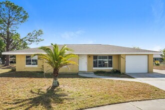 Building Photo - 6927 Roslyn Ct