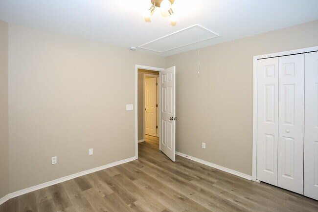 Building Photo - 1616 Poplar Shadow Dr