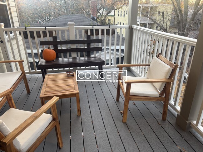 Building Photo - 107 Oxford St