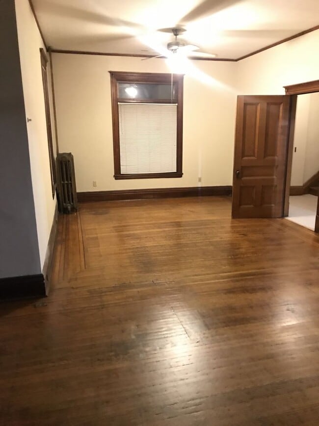 Building Photo - Precious 5 Bedroom 2 Bathroom Home in Sout...