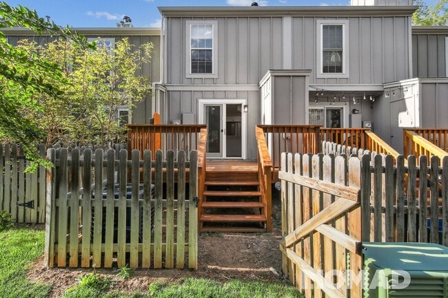 Building Photo - Charming 3BR Townhome in Centennial