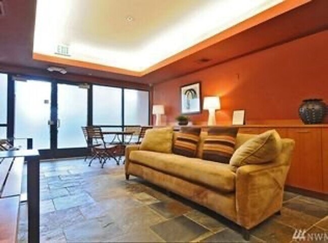 Building Photo - Light and Bright Top floor 1bd 1bath Condo!