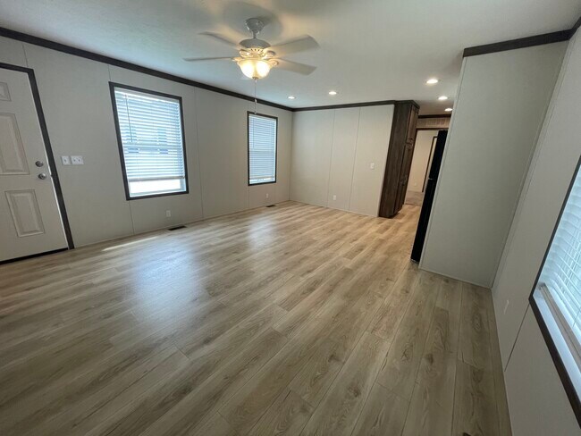 Building Photo - 246 Magnolia Pl