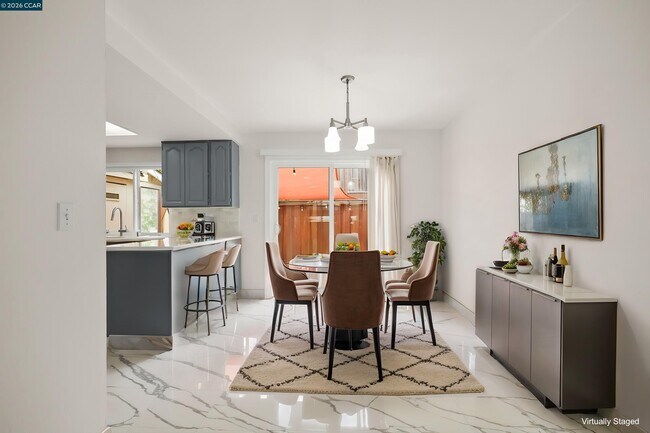 Building Photo - 560 La Copita Ct