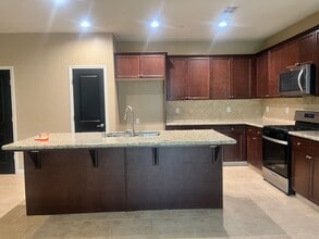 Building Photo - 2126 N Lindsay Ct