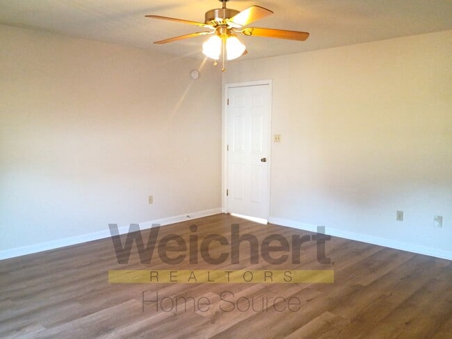 Building Photo - Charming 3-Bedroom Home with Spacious Yard...