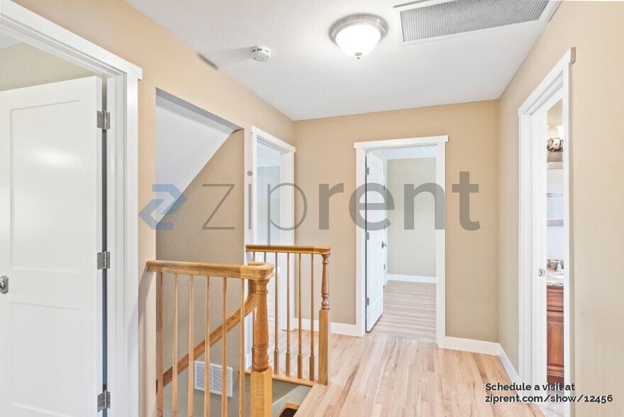 Building Photo - Unit