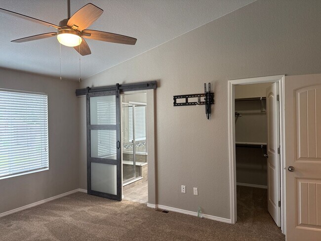 Building Photo - Beautiful stucco 4 bed rancher on premium ...