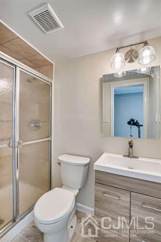 Building Photo - 216 E 7th St