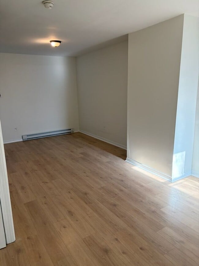 Building Photo - Remodeled Home - Frankford