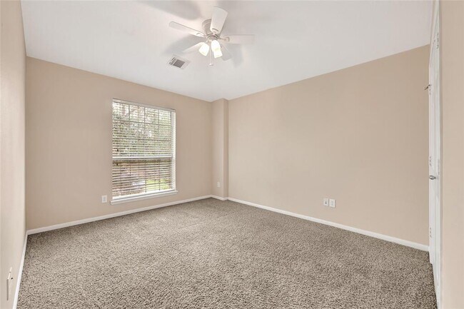 Building Photo - 26418 Richwood Oaks Dr