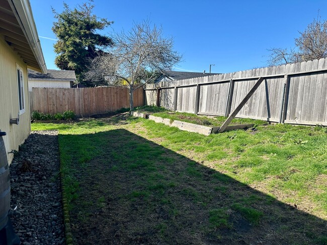 Building Photo - McKinleyville 3/1 with Garage & Fenced Yard