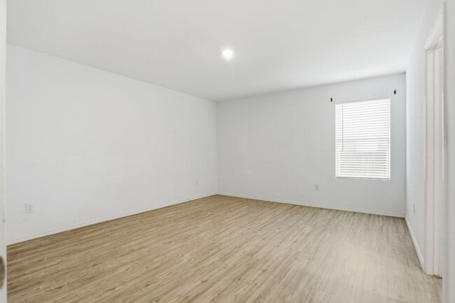 Building Photo - Single-Story 3/2 Rental Near Lackland Air Force Base | No Carpet | Fridge Included |