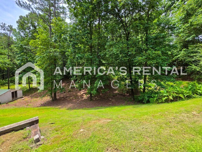 Building Photo - Private Estate Living on Over 3 Acres! Available to view NOW!