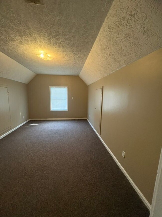 Building Photo - Renovated 3 Bedroom 2 Bath Home for Rent!