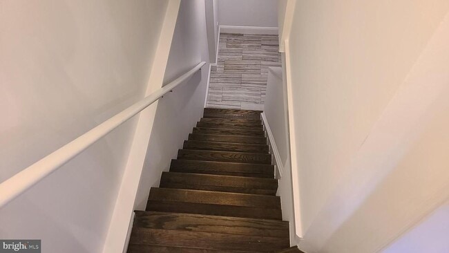 Building Photo - 417 Burbank St SE