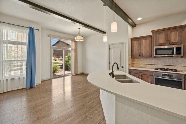 Building Photo - BEAUTIFUL 4BD + OFFICE MAIN-LEVEL LIVING H...