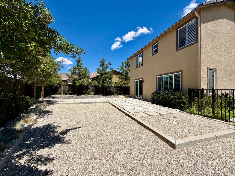 Building Photo - 2725 Bonfire Ln