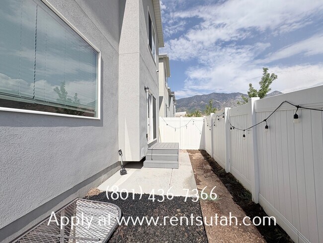 Building Photo - Lovely Santaquin Home