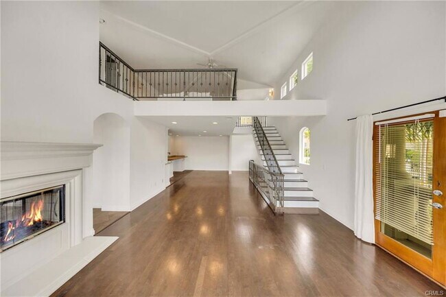 Building Photo - 611 9th St