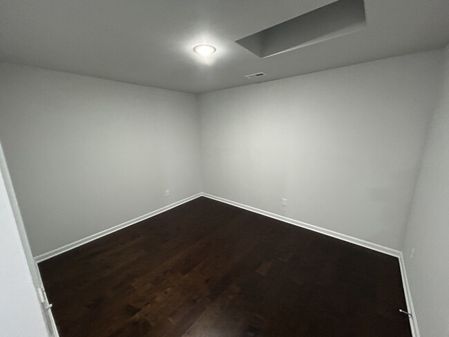 Building Photo - 6031 Villa Ford Ln