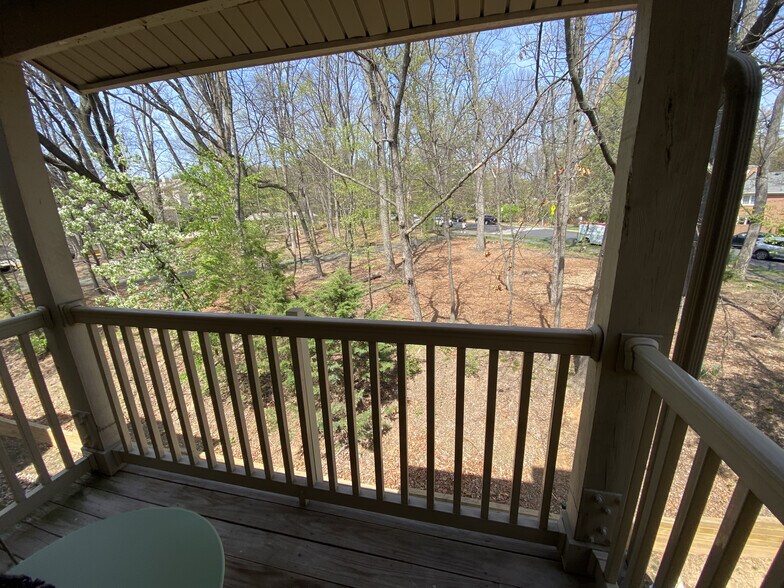 Building Photo - 1702 Ascot Way