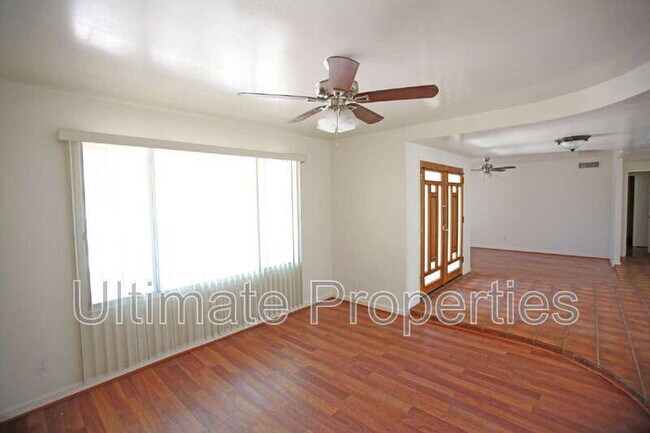 Building Photo - 8702 E Sells Dr