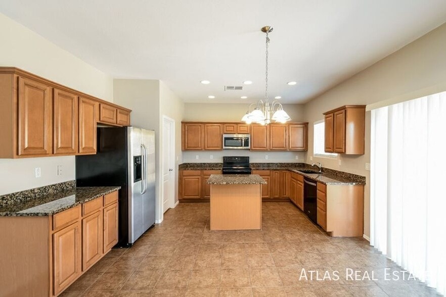 Building Photo - 1118 E Desert Springs Way