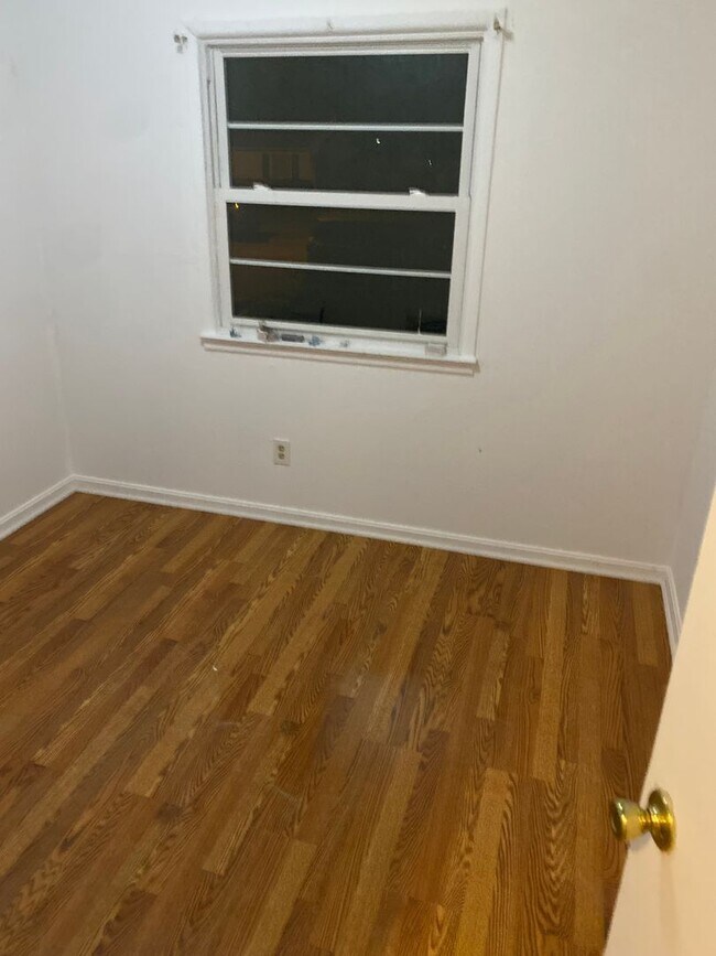 Building Photo - Cozy 3 Bedroom 1.5 Bathroom Ranch Located in Hampton VA