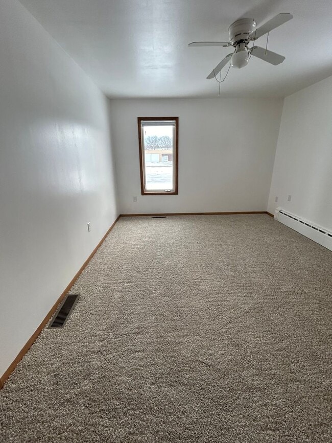 Building Photo - Charming 4-Bedroom Rambler for Rent – $2,100/month