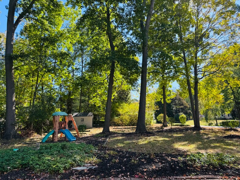 Building Photo - 5601 Sunset Dr