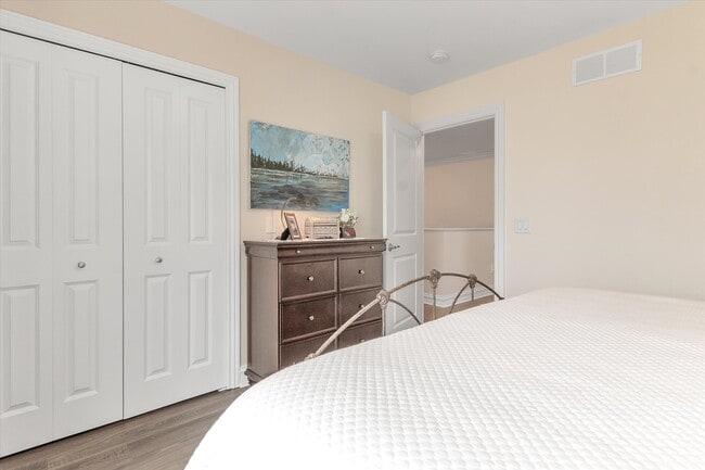 Building Photo - 37440 Curwood Dr