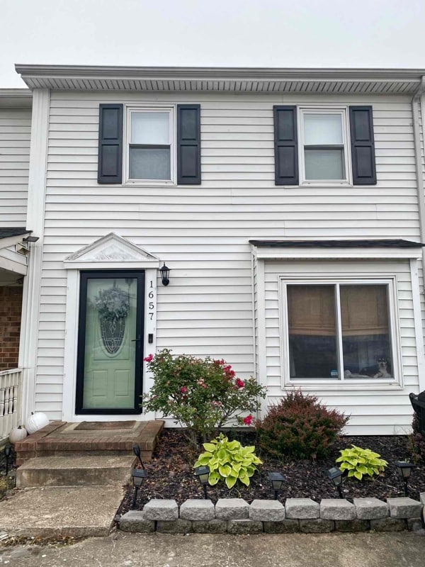 Primary Photo - 1657 Fairfax Dr