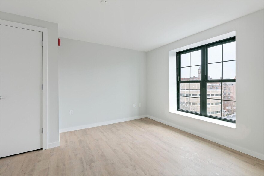 Building Photo - 28 Soden St