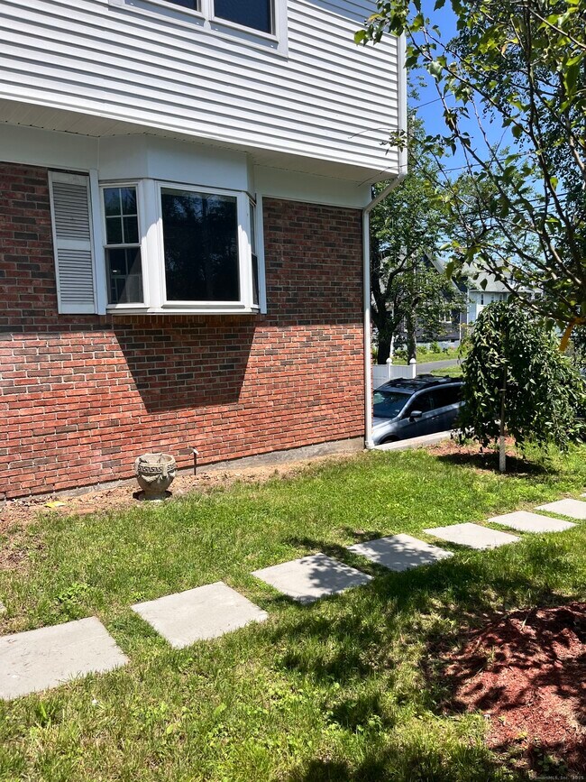 Building Photo - 70 Stephens Ln