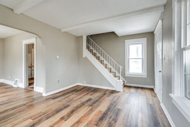 Building Photo - Spacious 3 Bedroom Akron Home