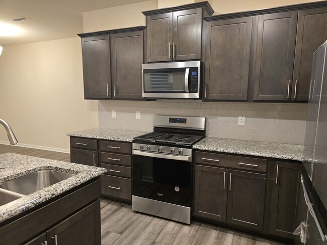 Building Photo - 883 Falls Grove Trl