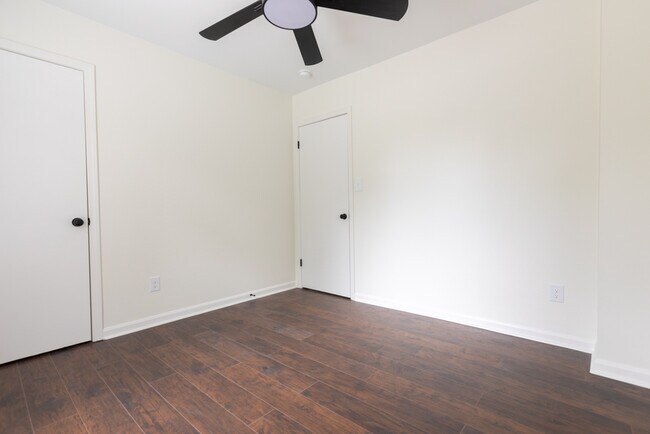 Building Photo - 605 Bonnie Bell Ln