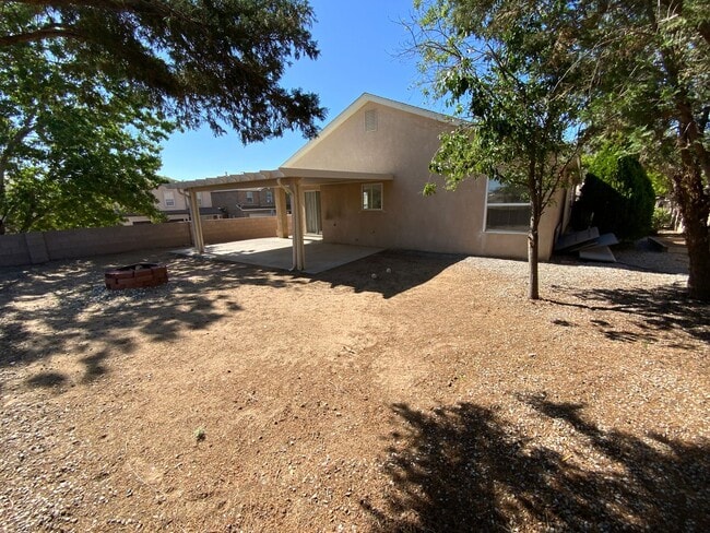 Building Photo - 3 Bedroom Single Story Home Available Near...