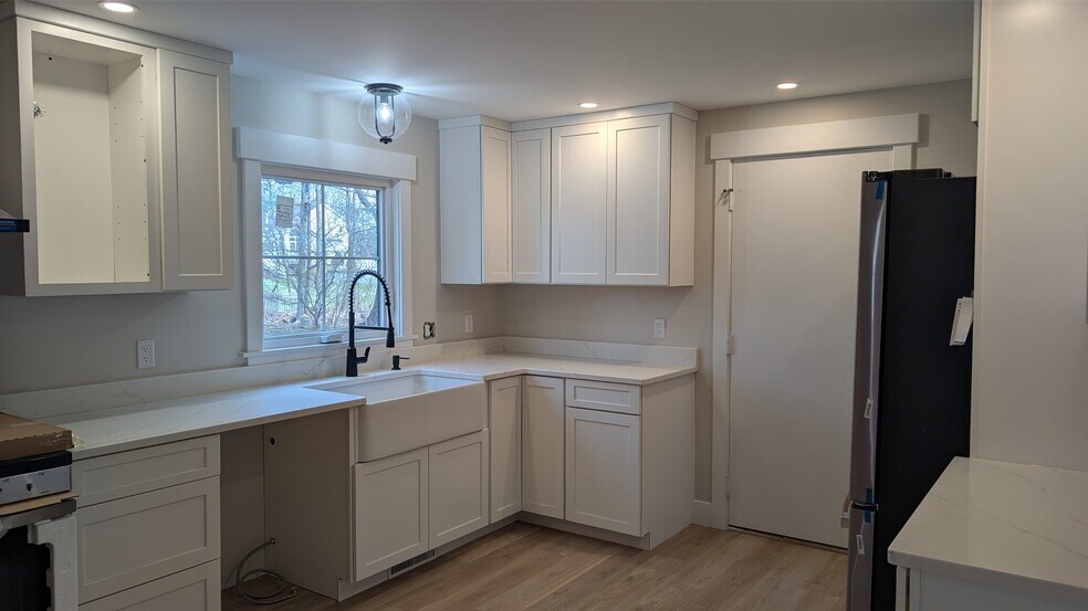 Building Photo - 25 Red Bud Rd