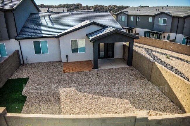 Building Photo - 3915 Razor Dr