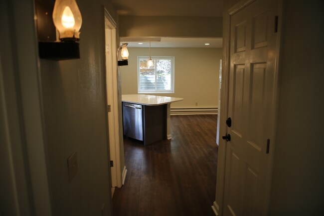 Building Photo - 611 Somerset Dr