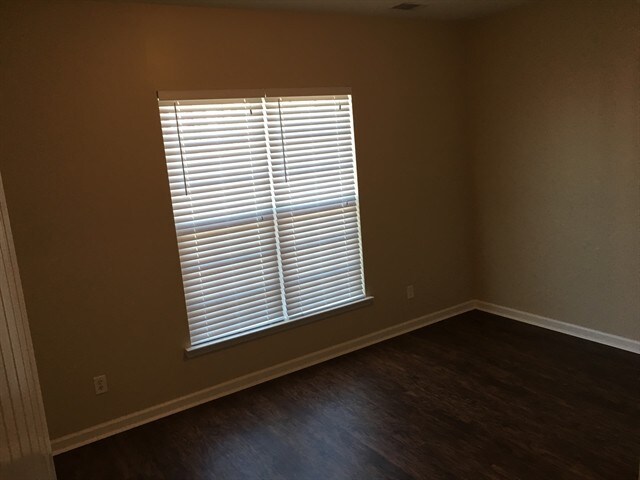 Building Photo - 103 Cumberland Way
