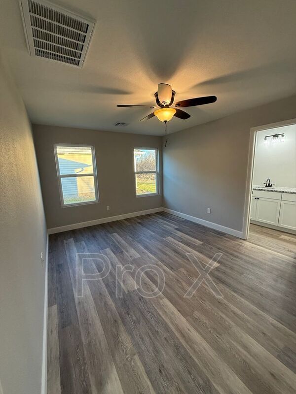 Building Photo - 121 W Lewis St