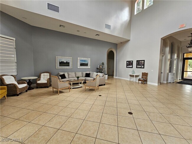 Building Photo - 2084 Par Dr