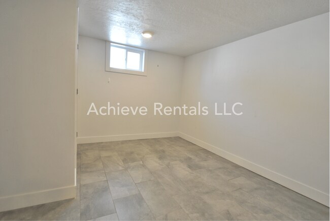 Building Photo - 1358 E 900 N