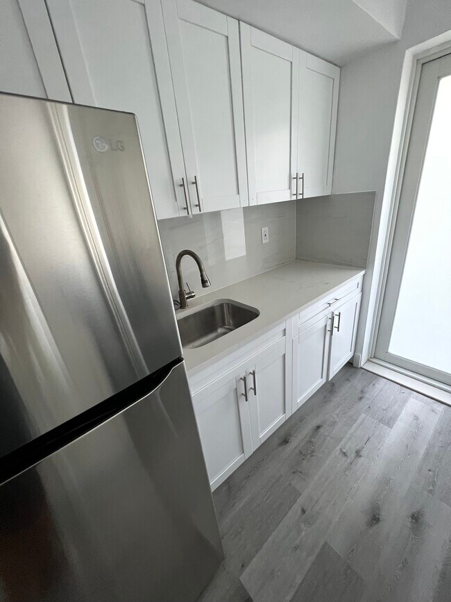 Building Photo - 535 73rd St